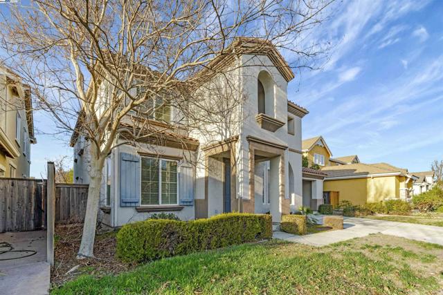 501 Carnaby Rd, Lathrop CA: https://media.crmls.org/mediaz/00effb19-f684-411c-bffe-1a2f2b2bd3a2.jpg