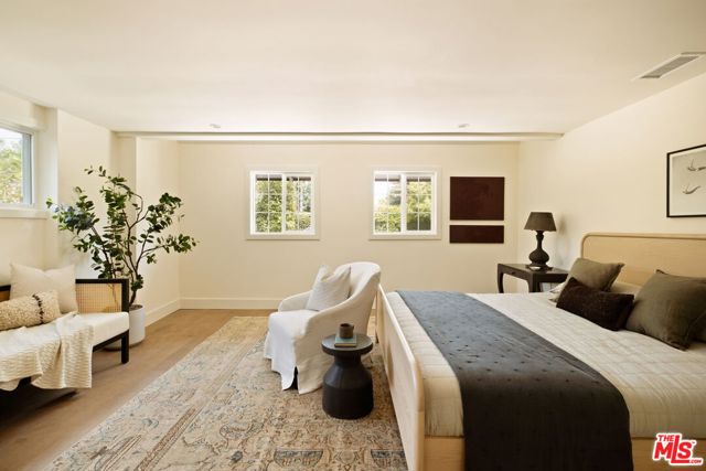7401 Costello Avenue, Van Nuys CA: https://media.crmls.org/mediaz/00f07c33-2ef3-4b19-91e3-c00606e6a5fc.jpg