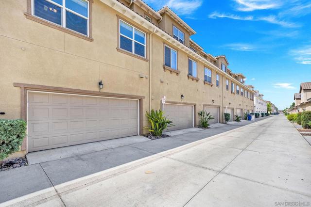 1367 Santa Diana Rd, Chula Vista CA: https://media.crmls.org/mediaz/00f08d2f-8dcb-481e-9ebf-4f9e40824efd.jpg