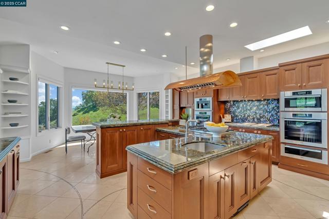 1121 Eagle Nest Ct, Danville CA: https://media.crmls.org/mediaz/00f0b592-fe2b-4707-8b2e-928dd63d85c3.jpg