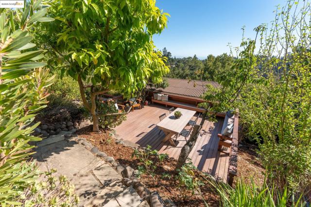 5958 Colton Blvd., Oakland CA: https://media.crmls.org/mediaz/00f13208-1580-4cf5-8131-d688b7262c41.jpg