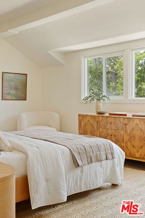 7401 Costello Avenue, Van Nuys CA: https://media.crmls.org/mediaz/00f18a3b-d62a-4cff-ba9c-91328de480d5.jpg