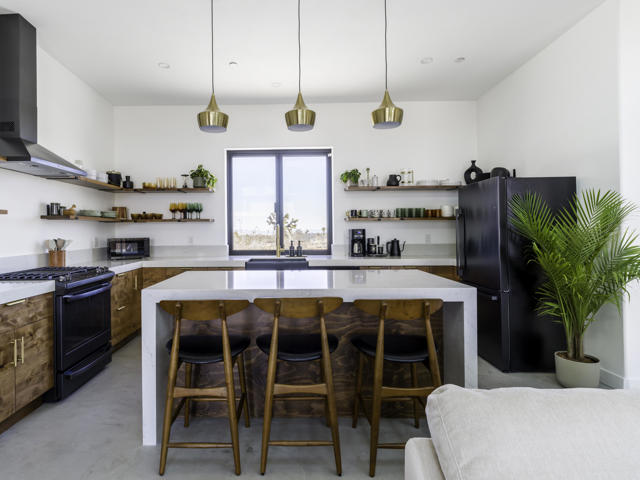 59130 Reche Road, Landers CA: https://media.crmls.org/mediaz/00f1e9f4-8ee0-4f2c-adb8-991004e84228.jpg