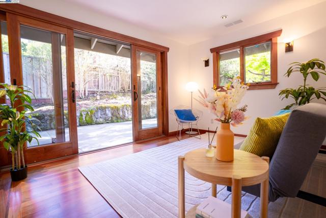 351 El Toyonal, Orinda CA: https://media.crmls.org/mediaz/00f2117d-cd04-4d95-8488-175c45932029.jpg