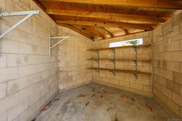 9977 Cristobal Dr, Spring Valley CA: https://media.crmls.org/mediaz/00f22029-51f4-4f35-936b-6229f1abd752.jpg