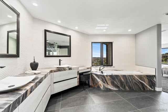 1695 Neale St, San Diego CA: https://media.crmls.org/mediaz/00f28499-035a-486b-8458-30a6baf58c06.jpg