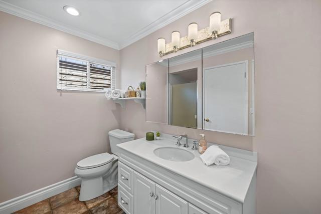 260 27Th St, Del Mar CA: https://media.crmls.org/mediaz/00f28fa6-84fa-4d4c-8cfc-673b51ad14d6.jpg