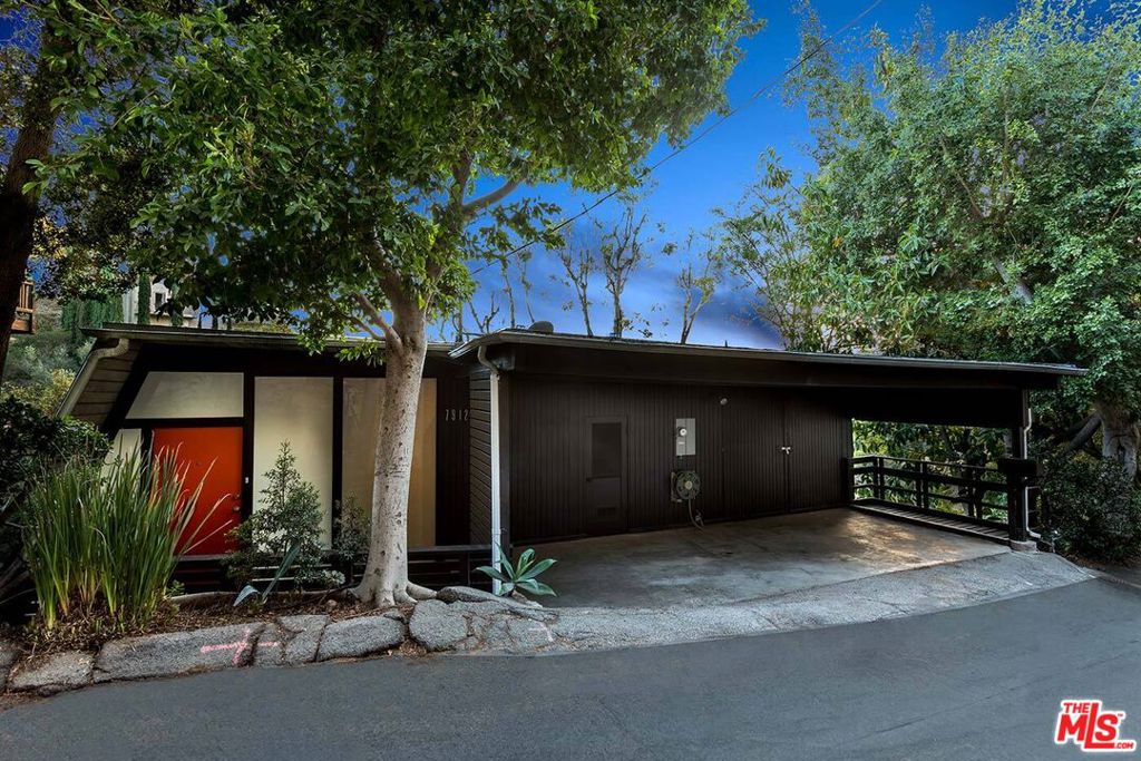 7912 Willow Glen Road
