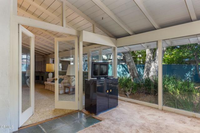1330 Fern Oaks Drive, Santa Paula CA: https://media.crmls.org/mediaz/00f29c23-4dc2-4565-9f78-876e6e2cfded.jpg