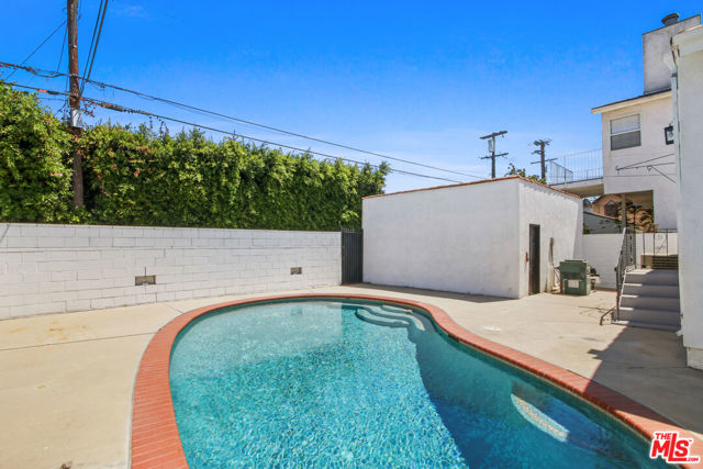352 S Wetherly Drive, Beverly Hills CA: https://media.crmls.org/mediaz/00f35ba6-e8c1-43a2-a798-b6277a3c3117.jpg
