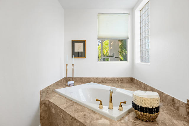 40747 Palm Court, Palm Desert CA: https://media.crmls.org/mediaz/00f3a45b-0edd-4675-adfc-cae954dc3bf6.jpg