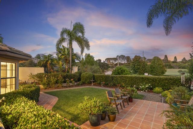 1240 Ladera Linda, Del Mar CA: https://media.crmls.org/mediaz/00f3a9fa-a0b5-4f78-8d87-b273dcfccf8f.jpg
