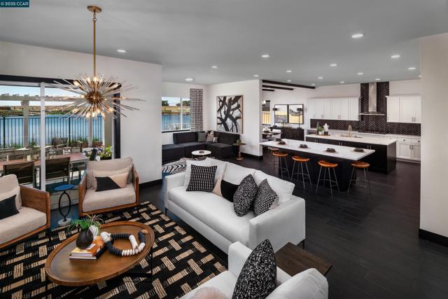 16177 Poulson Court, Lathrop CA: https://media.crmls.org/mediaz/00f40472-67fb-4434-8bd2-f6d1eaa46dbd.jpg