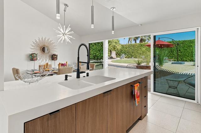 2210 E Calle Papagayo, Palm Springs, CA 92262