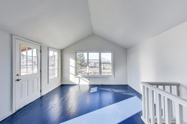 811 Oak Street, San Francisco CA: https://media.crmls.org/mediaz/00f437f8-5503-436f-8a76-5b9aadcbb442.jpg