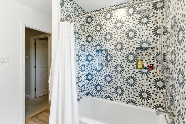 1427 Paloma Avenue, Burlingame CA: https://media.crmls.org/mediaz/00f4a45b-213b-4942-bedf-8db58f6a55e4.jpg
