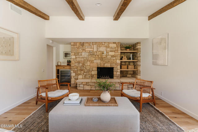 1207 Westridge Drive, Ventura CA: https://media.crmls.org/mediaz/00f4e5cd-248f-4620-930d-f316f990664d.jpg