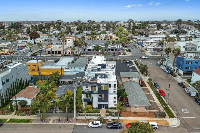 508 N Tremont Street, Oceanside CA: https://media.crmls.org/mediaz/00f53320-8619-463f-a7ed-ec03f59fa0d7.jpg