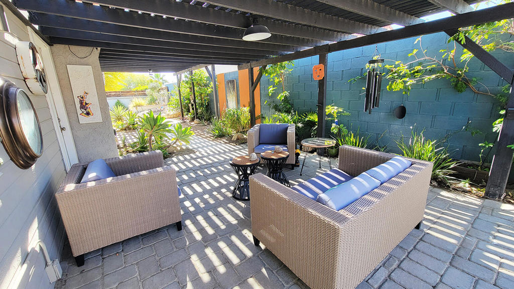 https://media.crmls.org/mediaz/00f5bd77-3748-4006-94da-7de874ca45fe.jpg?preset=X-Large