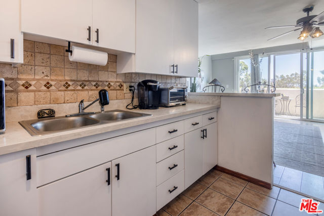 23901 Civic Center Way, Malibu CA: https://media.crmls.org/mediaz/00f6d4fd-656c-413d-95bd-47c4ec389f07.jpg