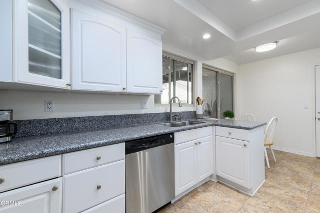 33229 Village 33, Camarillo CA: https://media.crmls.org/mediaz/00f70450-6483-4d25-8662-90e29b5ef613.jpg