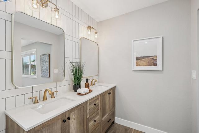 34709 Clover St, Union City CA: https://media.crmls.org/mediaz/00f7f25b-fc5f-4cd5-96c0-c44ecb963fd0.jpg