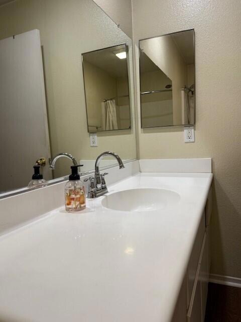 82596 Lincoln Drive Drive, Indio CA: https://media.crmls.org/mediaz/00f80788-2d62-4d0e-b8d0-970115f10e13.jpg