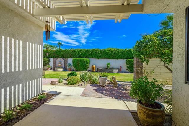66 Dartmouth Drive, Rancho Mirage CA: https://media.crmls.org/mediaz/00f80be3-1f06-46c7-9b51-bfe7ce6cb656.jpg