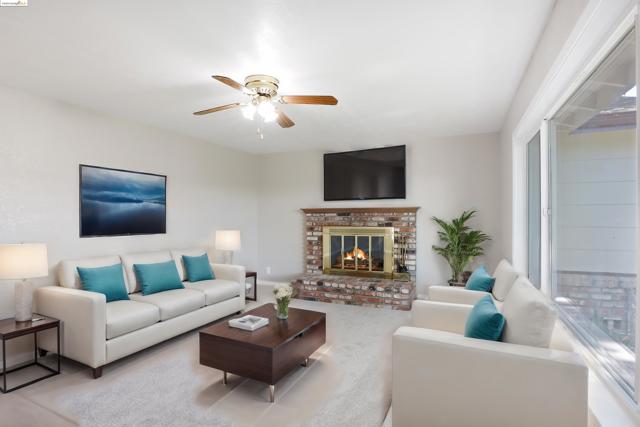 2921 Anderson Ln, Brentwood CA: https://media.crmls.org/mediaz/00f84e01-c4ce-4e76-828b-e713eae5336a.jpg