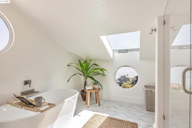 539 Golden Gate Ave, Richmond CA: https://media.crmls.org/mediaz/00f86b28-6b17-4da7-a8df-465fc044836c.jpg