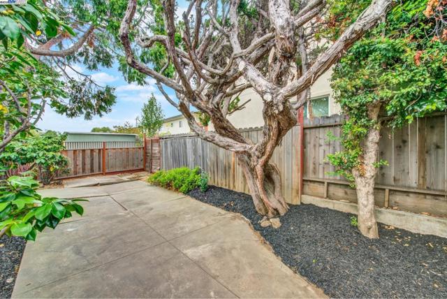 Image 31 of 32 For 3627 Loma Vista Ave