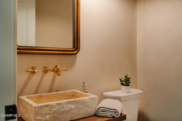 1207 Westridge Drive, Ventura CA: https://media.crmls.org/mediaz/00fa72b5-cf70-45f3-9073-6405f7e71fc4.jpg