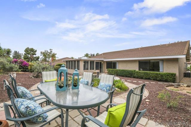 12516 Camino Vuelo, San Diego CA: https://media.crmls.org/mediaz/00fc3c38-cf95-414f-8ab7-f93a8a92888a.jpg