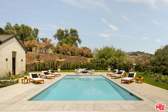26719 Mulholland Highway, Calabasas CA: https://media.crmls.org/mediaz/00fc673b-6f99-43c6-b0aa-664b45e898c4.jpg