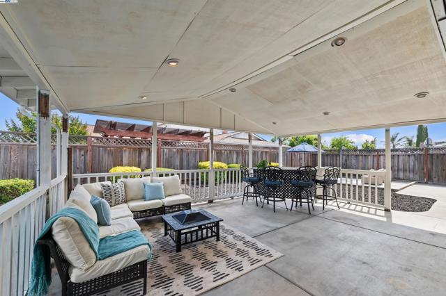 5953 Running Hills Ave, Livermore CA: https://media.crmls.org/mediaz/00fcf47c-9e77-4078-bcfa-5a3d50bf7662.jpg