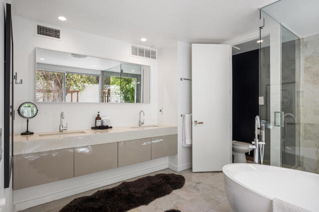 257 W El Camino Way, Palm Springs CA: https://media.crmls.org/mediaz/00fcfb2c-dae8-4903-9edf-45b4198e3fc0.jpg