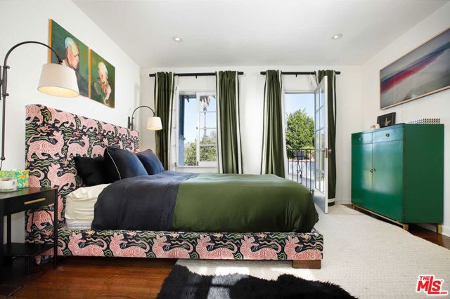 6749 Whitley Terrace, Los Angeles CA: https://media.crmls.org/mediaz/00fd64d9-cc42-4ef6-930c-d0a4be25971a.jpg