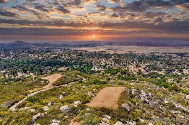 16303 Via Penasco, Ramona, CA 92065, Ramona CA: https://media.crmls.org/mediaz/00fd860e-d7c6-49e0-b15f-f89d6ffe5612.jpg