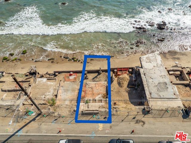 20832 Pacific Coast Highway, Malibu CA: https://media.crmls.org/mediaz/00fd9875-4758-4f8e-91b0-207162bcd0e4.jpg