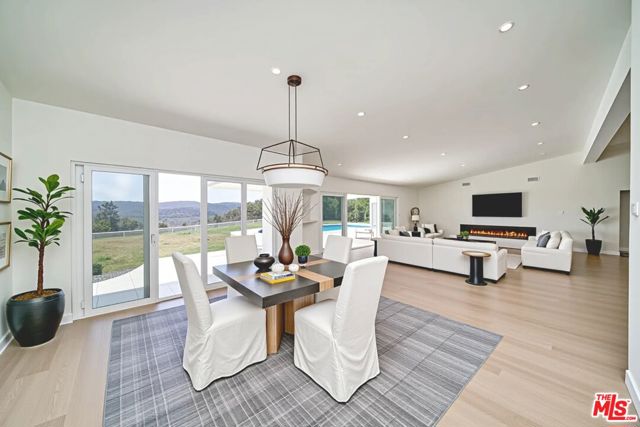 1641 Tower Grove Drive, Beverly Hills CA: https://media.crmls.org/mediaz/00fe233b-3212-400f-8a15-ba5f0045569b.jpg