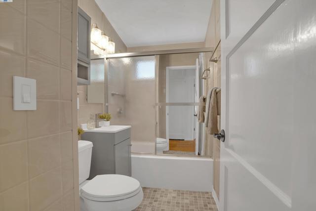 956 Tamarack Ave, San Jose CA: https://media.crmls.org/mediaz/00fe8bc0-d4e4-4e8c-a15c-a2b149615eb5.jpg