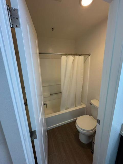 6400 Christie Avenue, Emeryville CA: https://media.crmls.org/mediaz/00ff2ed6-0f04-4739-a861-c477933c00f2.jpg