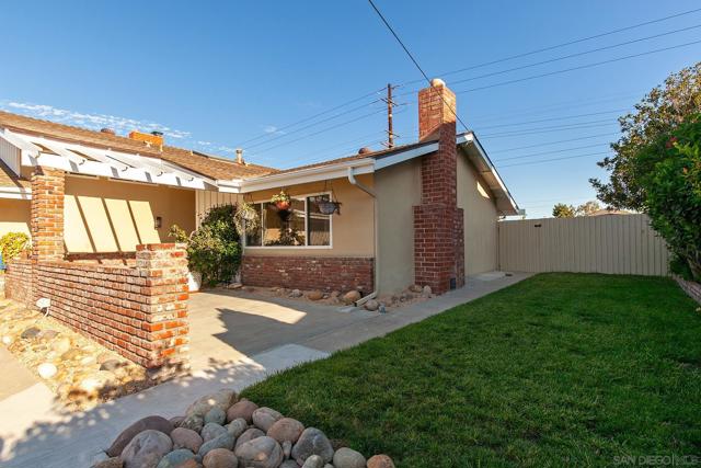 7783 Blue Lake Dr, San Diego CA: https://media.crmls.org/mediaz/00ff490f-5369-4fb1-9a50-36f3dc899732.jpg