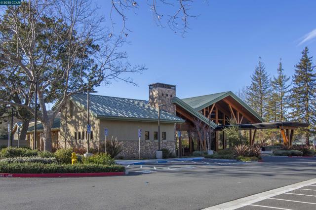 2200 Pine Knoll Dr, Walnut Creek CA: https://media.crmls.org/mediaz/00ffad17-720a-48e8-82ef-ae25b18192e5.jpg