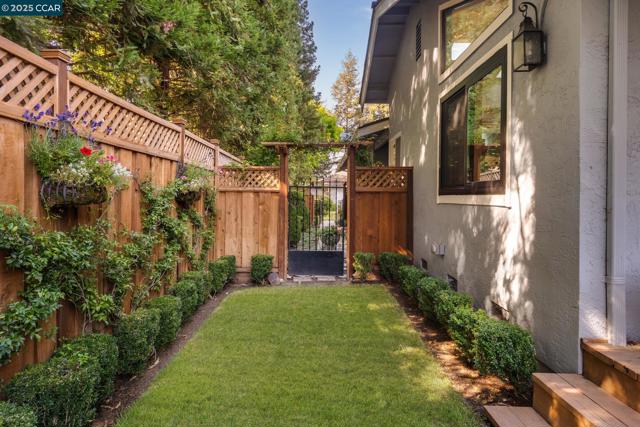 131 Shoshone Court, Danville CA: https://media.crmls.org/mediaz/01002fe2-212e-4b55-a406-a3a9474eefe5.jpg