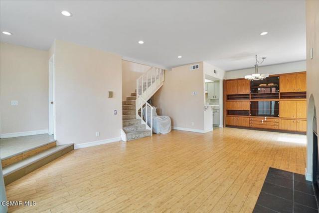 17842 Magnolia Boulevard, Encino CA: https://media.crmls.org/mediaz/01004908-df92-4d3e-97a9-ee188257c802.jpg