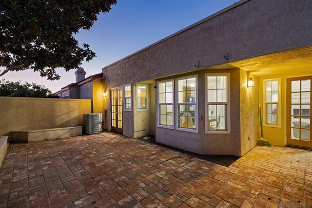 15913 Avenida Villaha, San Diego CA: https://media.crmls.org/mediaz/01008fdf-6816-42c1-b480-2d7c8c13903e.jpg