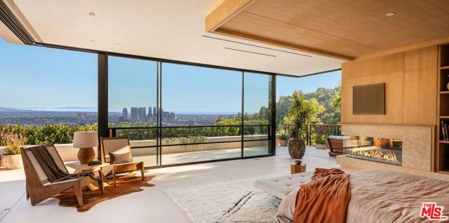 1039 Wallace, Beverly Hills CA: https://media.crmls.org/mediaz/0100b1a7-6ce7-43ed-abff-f06a5ef285ff.jpg