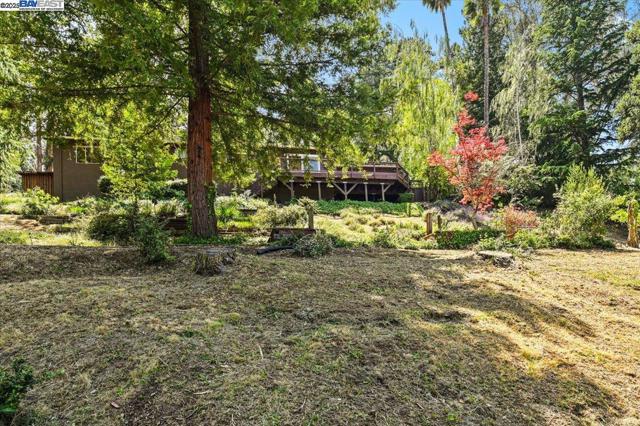 11110 Monan St, Oakland CA: https://media.crmls.org/mediaz/0100e93c-25a5-4ae8-b9c6-8c5394ebc1fd.jpg