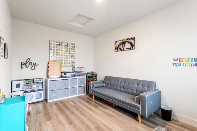 172 Vienna Way, Hollister CA: https://media.crmls.org/mediaz/010134e8-187c-4dbf-b2ff-8f0deb018189.jpg